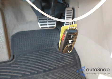 2013 Volkswagen Beetle 2.0T Turbo из США, поврежденный, VIN 3VWVS7AT0DM684887